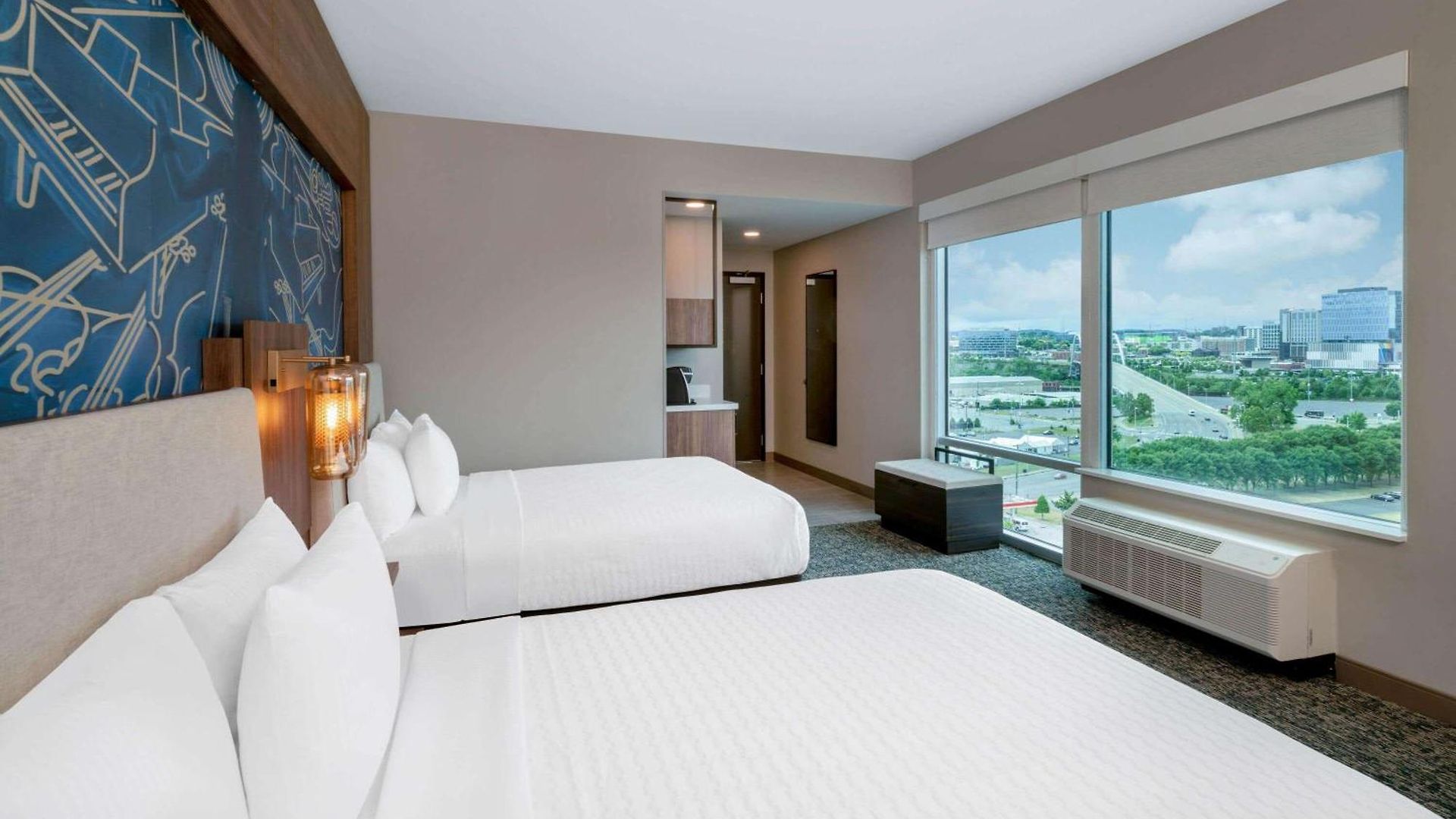 La Quinta & By Wyndham Downtown Stadium Hotel Nashville