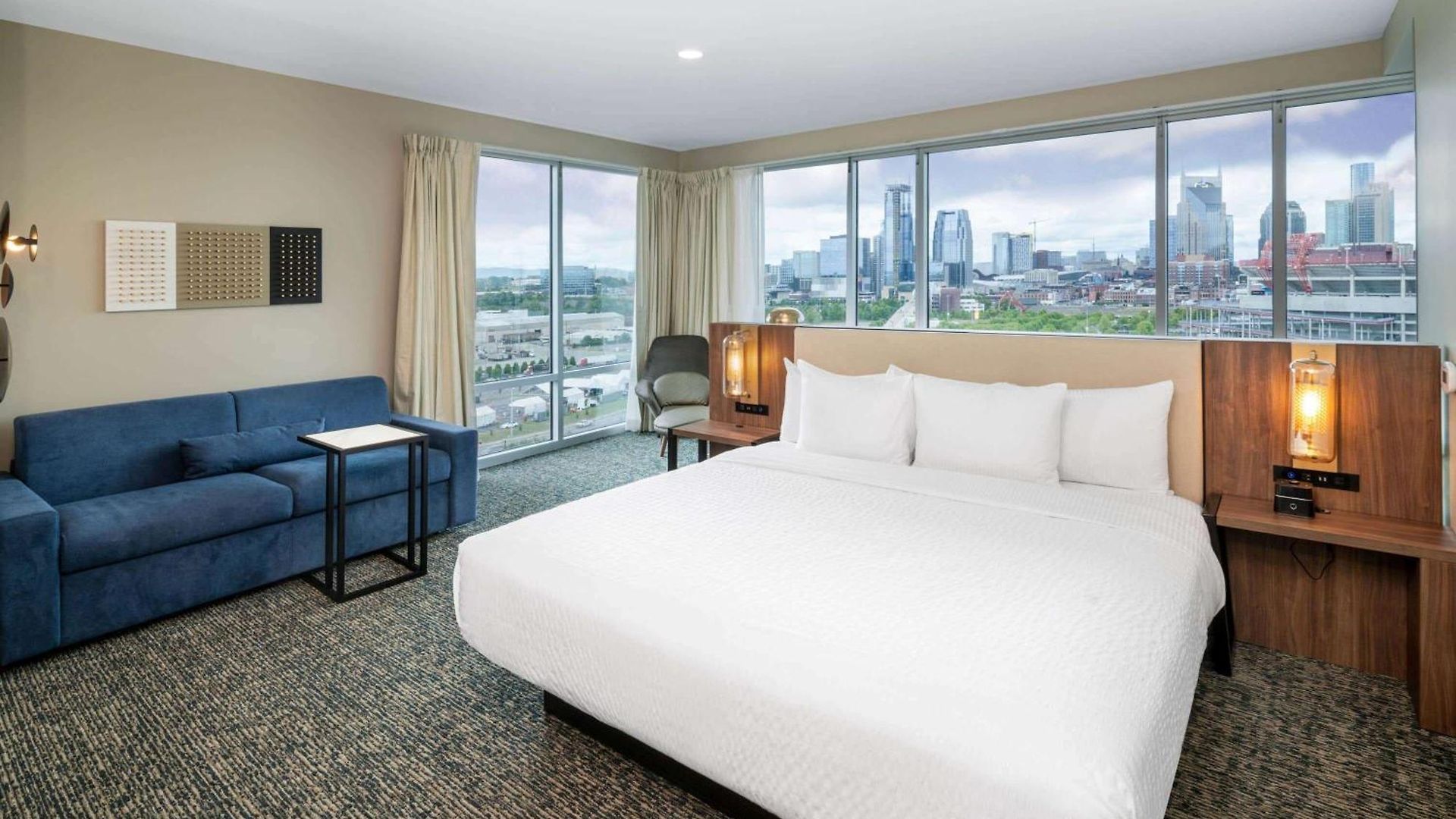 La Quinta & By Wyndham Downtown Stadium Nashville