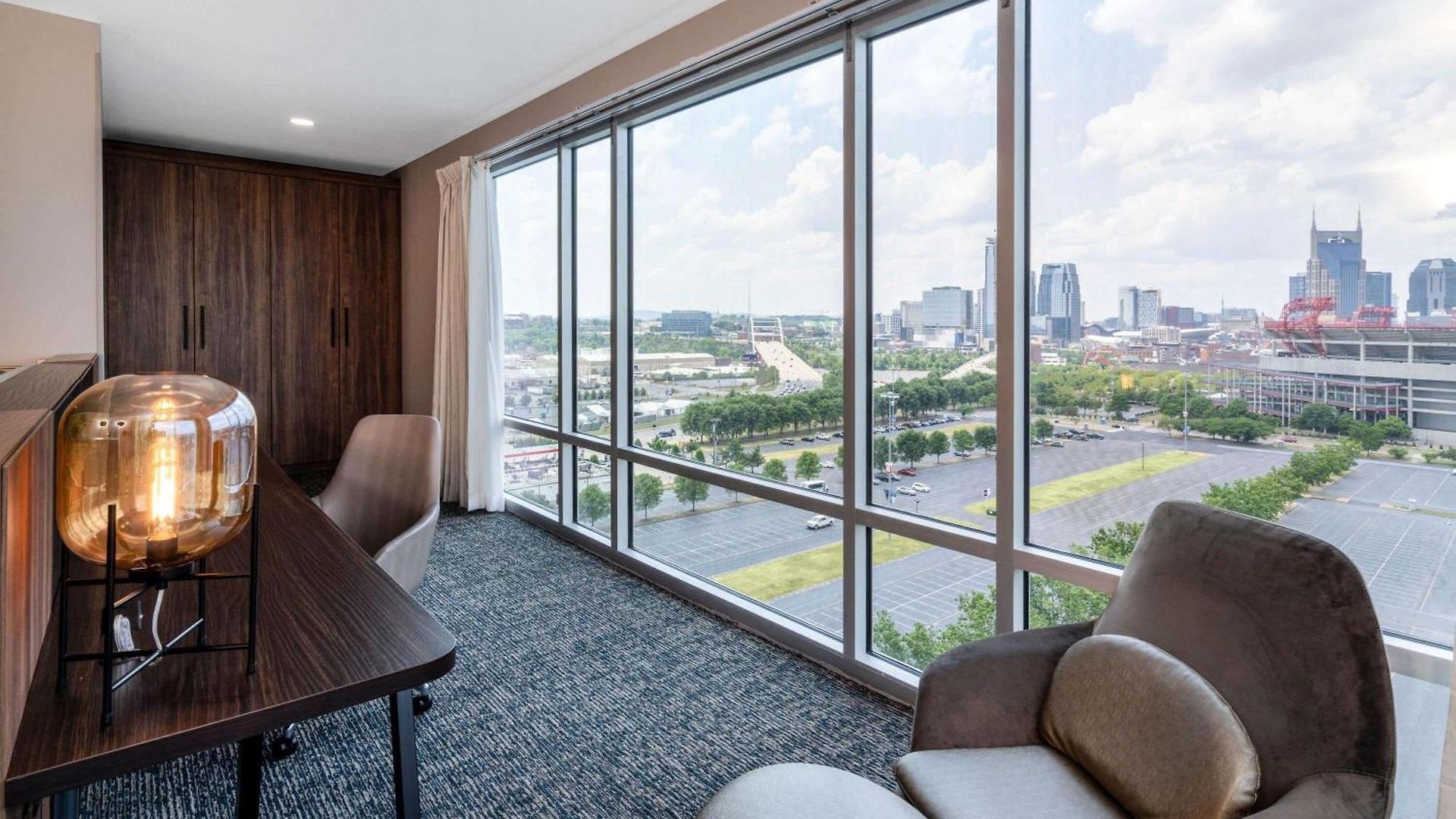 La Quinta & By Wyndham Downtown Stadium Nashville