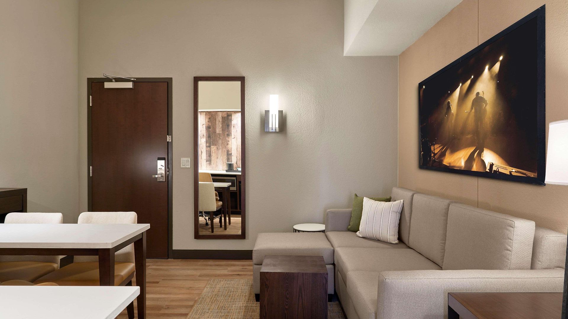 Hotel Embassy By Hilton Downtown Nashville