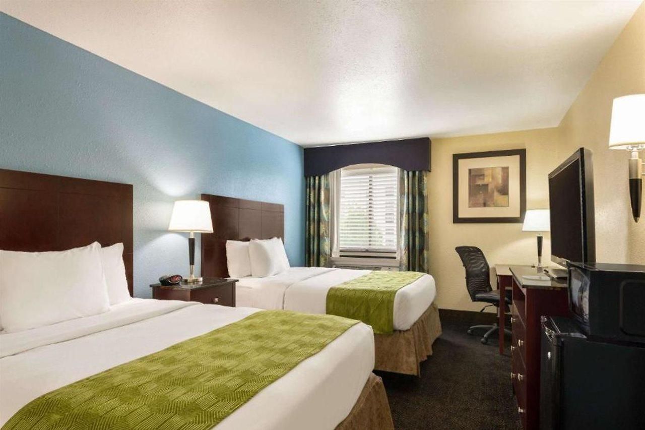 Luxe Hotel 2*