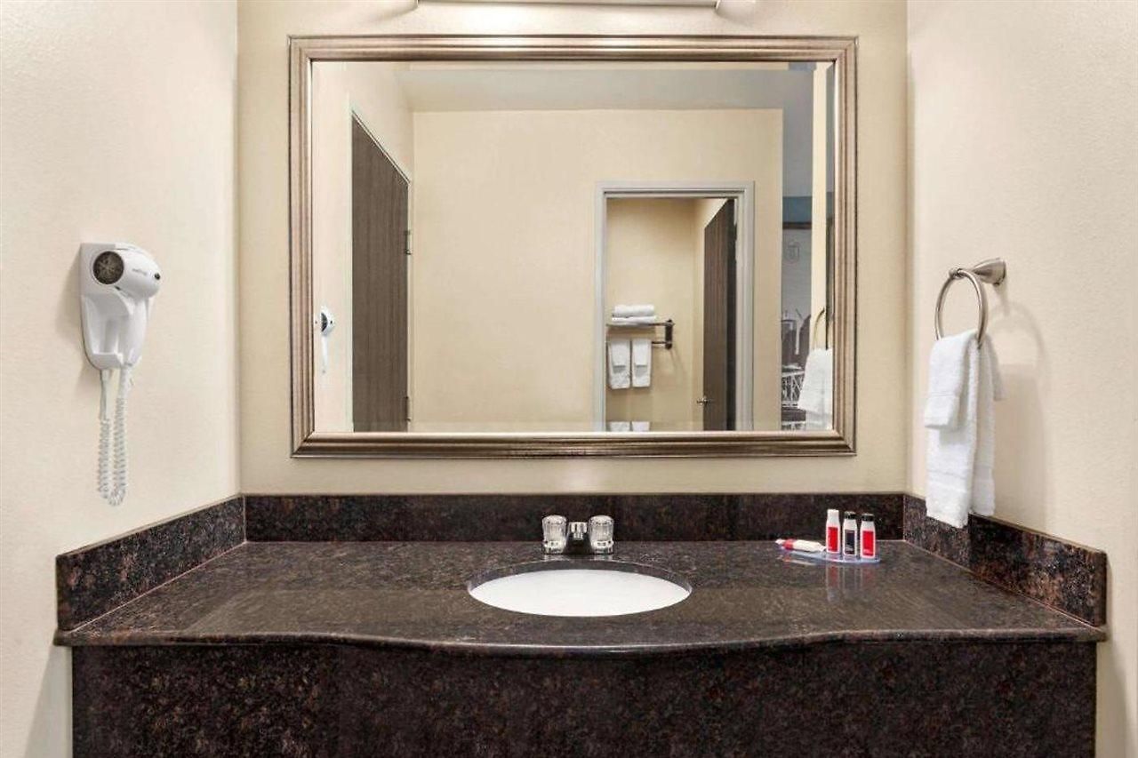Luxe Hotel