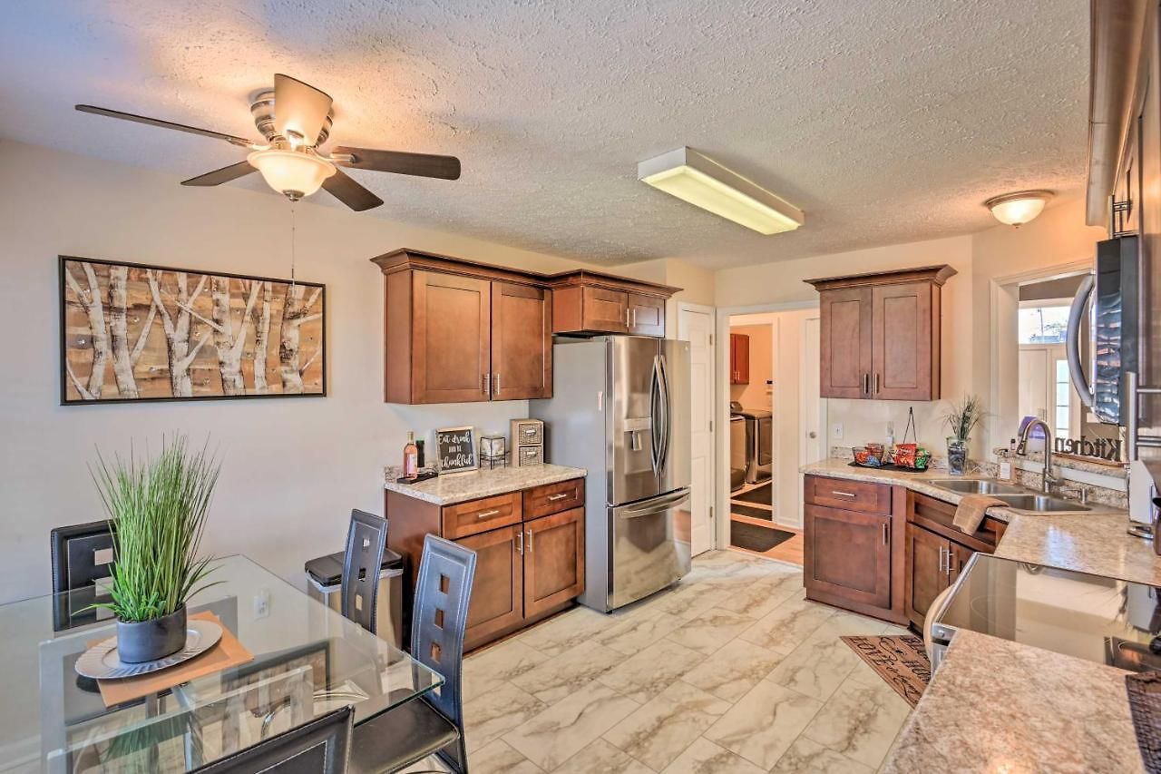 Holiday home Charming ~ 6 Mi To Downtown! *