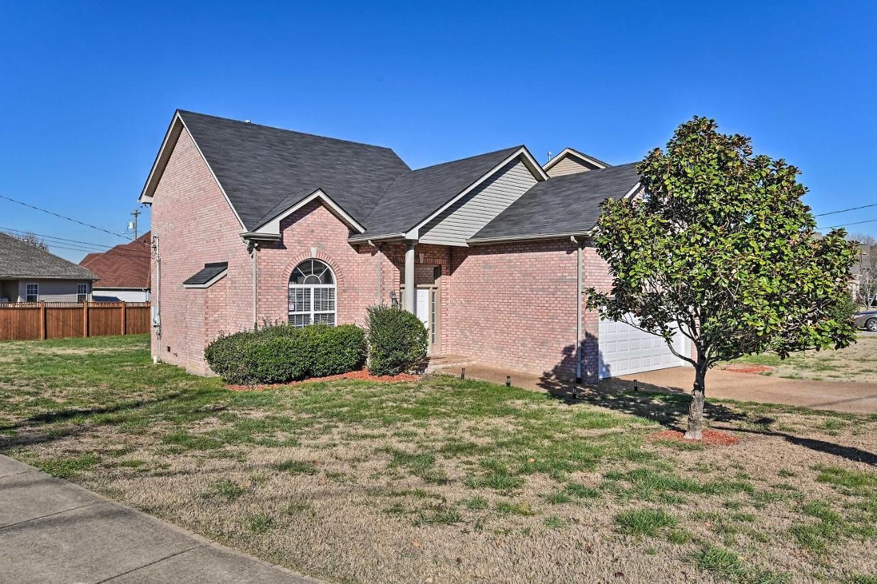 Charming ~ 6 Mi To Downtown! Holiday home Nashville
