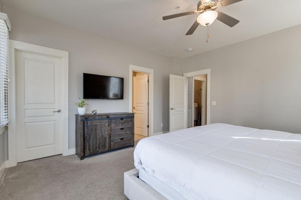 Music Row Luxury - Two King Bedrooms - Private Garage & Ensuite Baths * Nashville