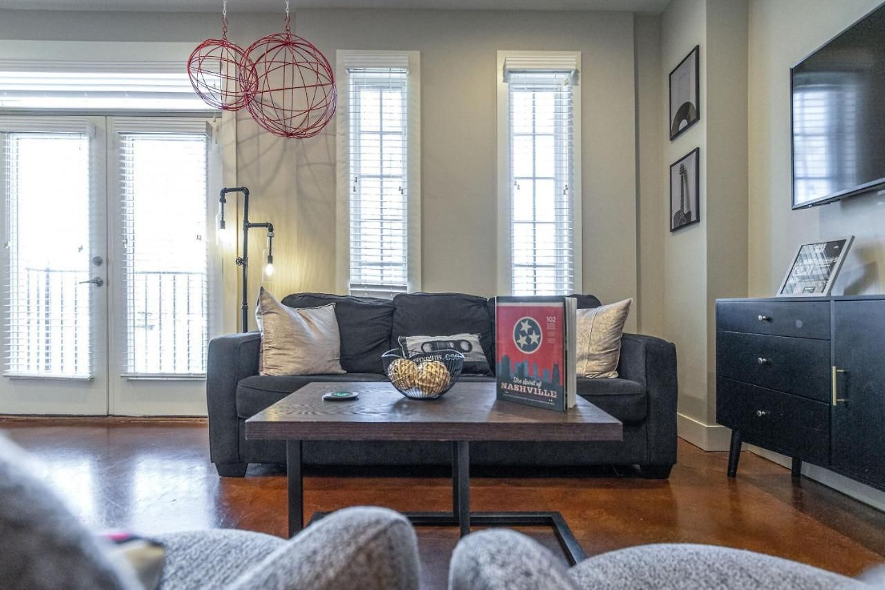 Music Row Luxury - Two King Bedrooms - Private Garage & Ensuite Baths