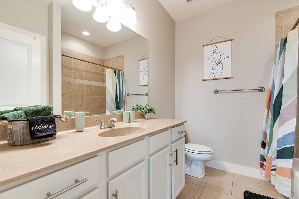 Apartment 3-story West End | Free Garage Parking | Near Vanderbilt Medical *