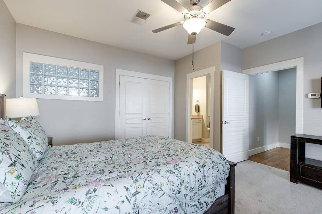 Apartment 3-story West End | Free Garage Parking | Near Vanderbilt Medical *