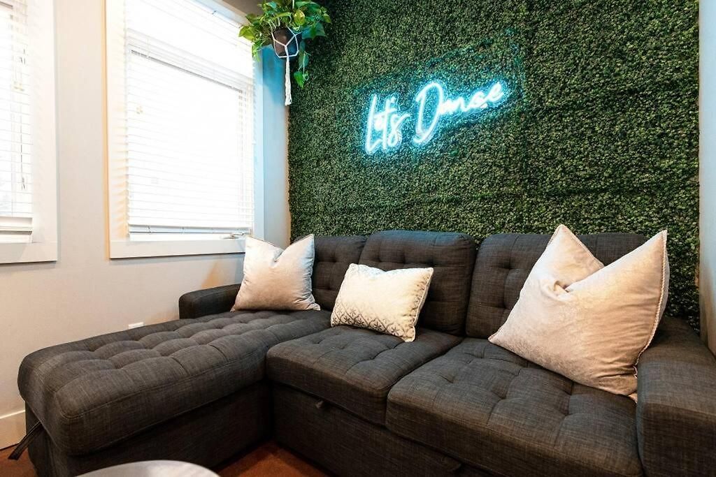 3-story West End | Free Garage Parking | Near Vanderbilt Medical Apartment *
