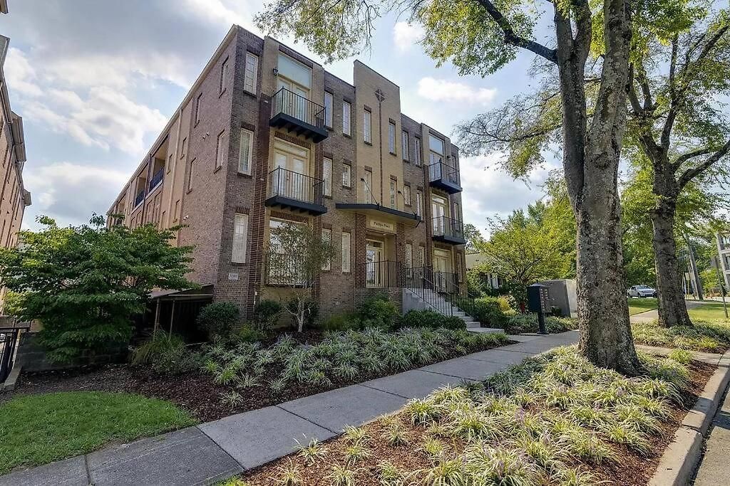 Apartment 3-story West End | Free Garage Parking | Near Vanderbilt Medical
