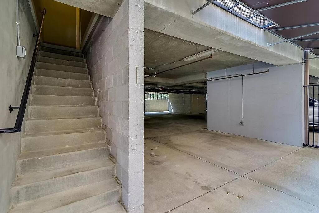 Apartment Three-level West End With Private Office And Free Secured Parking