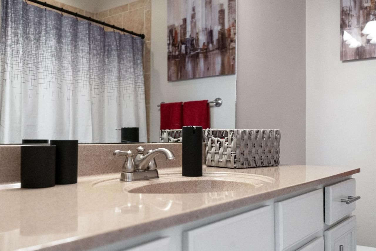 Holiday home Music Row Luxury - Two King Bedrooms - Private Garage & Ensuite Baths *
