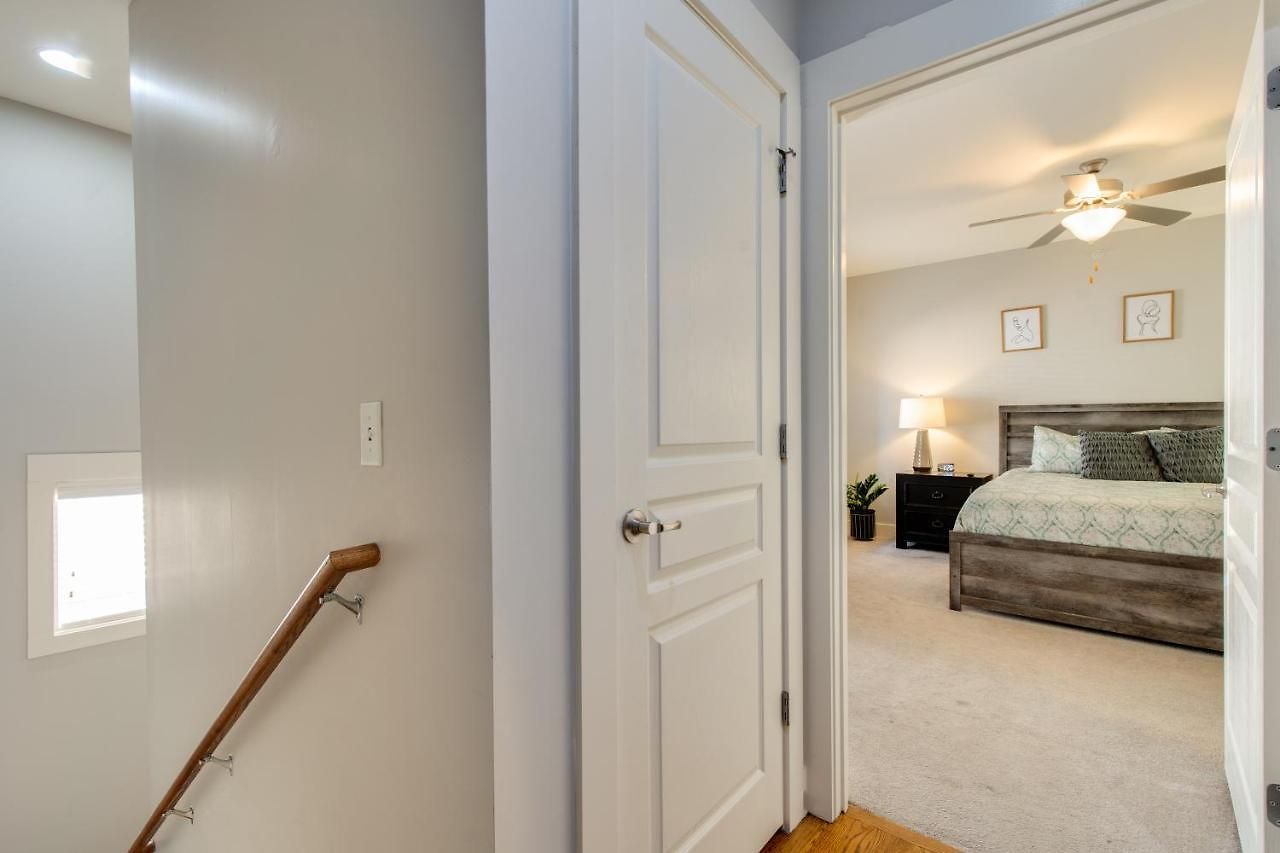 West End Townhome With 2 En-suites And Free Private Parking Nashville