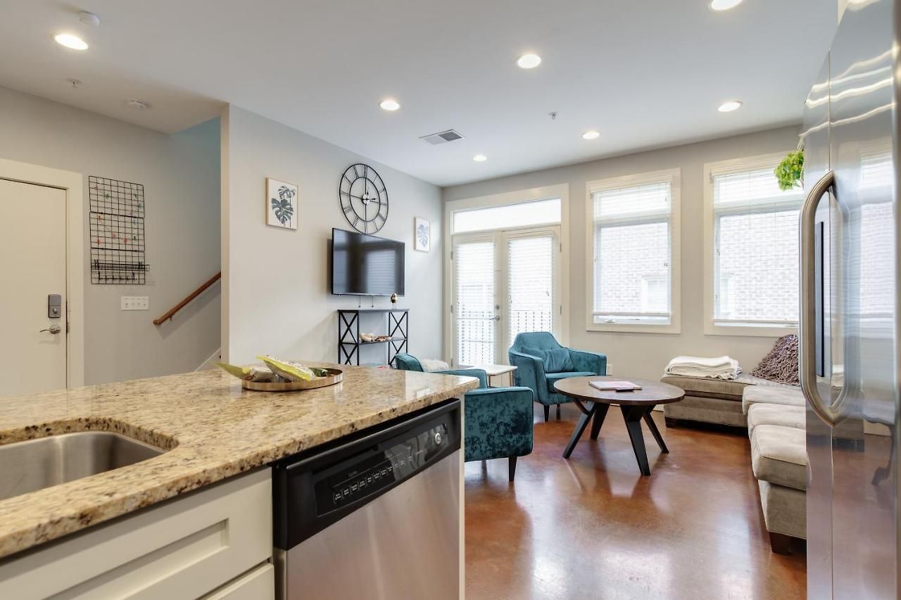 Holiday home West End Townhome With 2 En-suites And Free Private Parking Nashville
