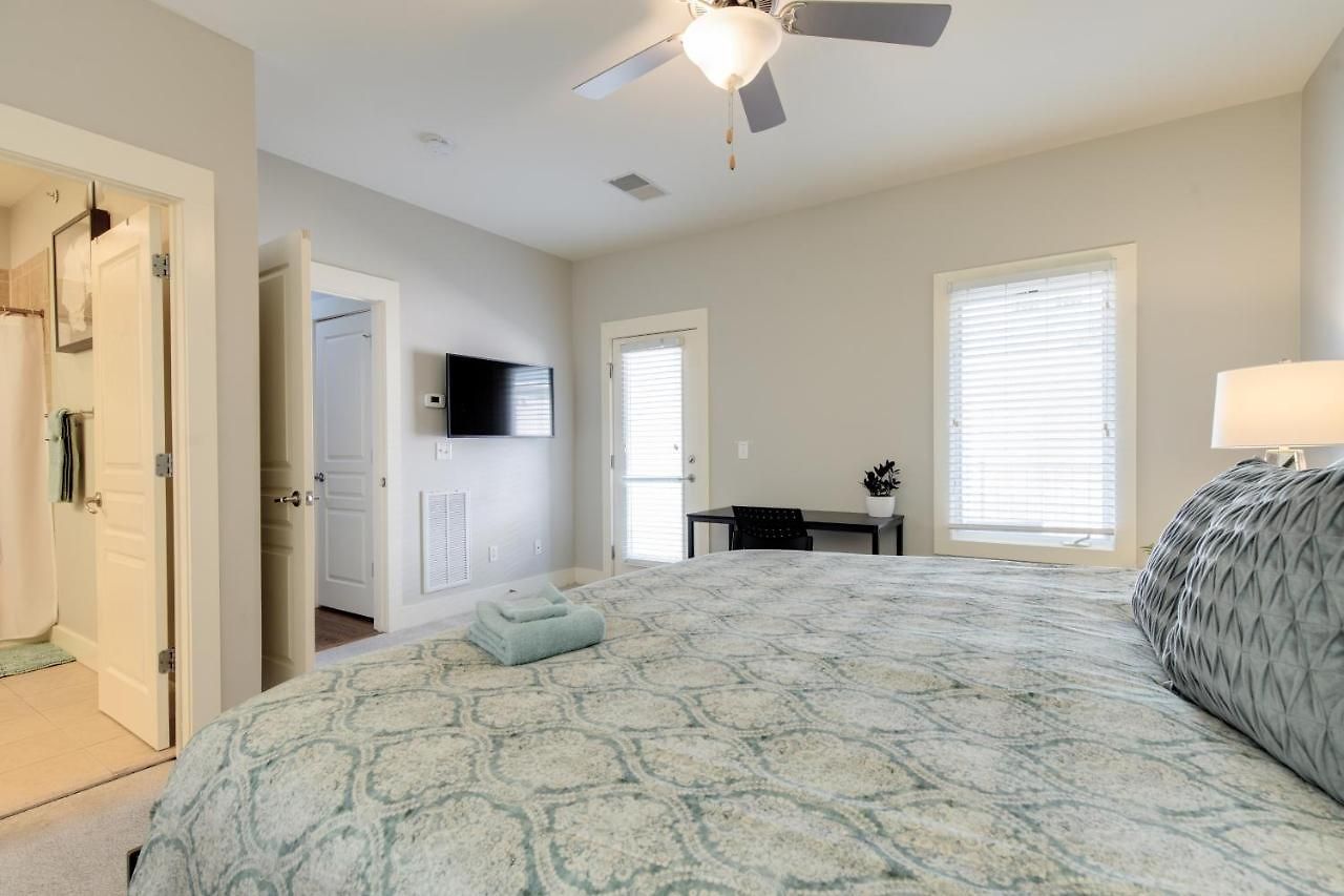 West End Townhome With 2 En-suites And Free Private Parking Holiday home Nashville