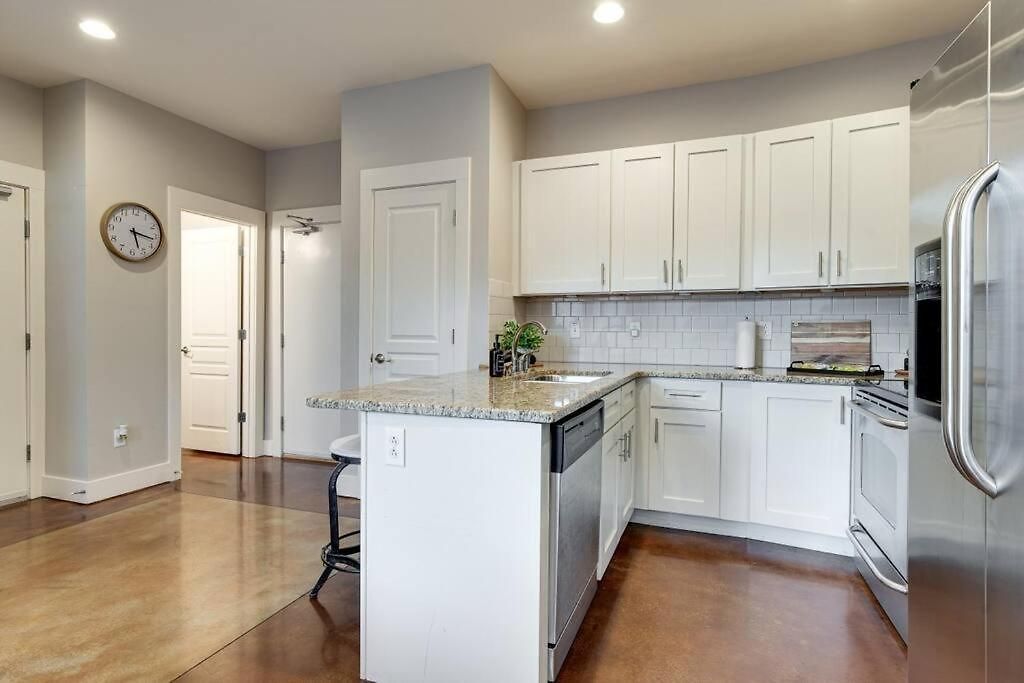 Three-level West End With Private Office And Free Secured Parking *