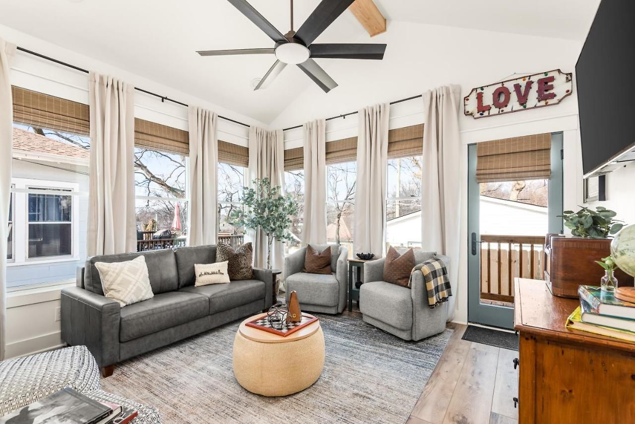 In Walkable Area 25 Miles To Downtown Family & Dog Friendly Holiday home Nashville