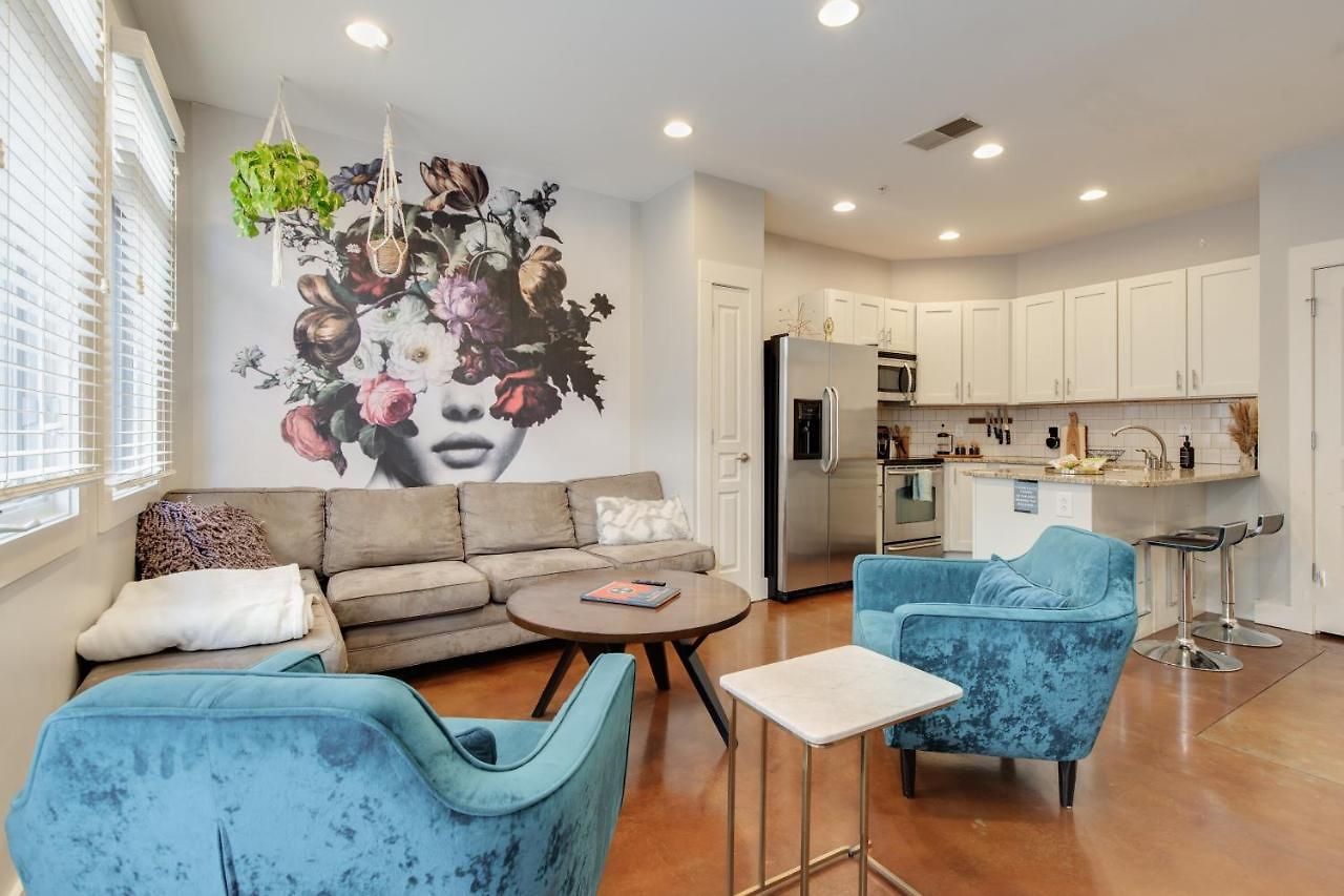 West End Townhome With 2 En-suites And Free Private Parking Holiday home *