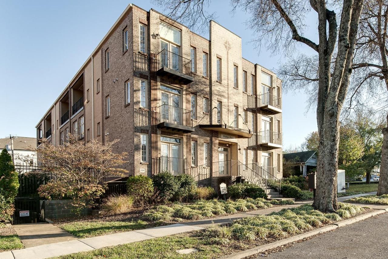 Modern 3-story West End - Free 2-car Garage * Nashville