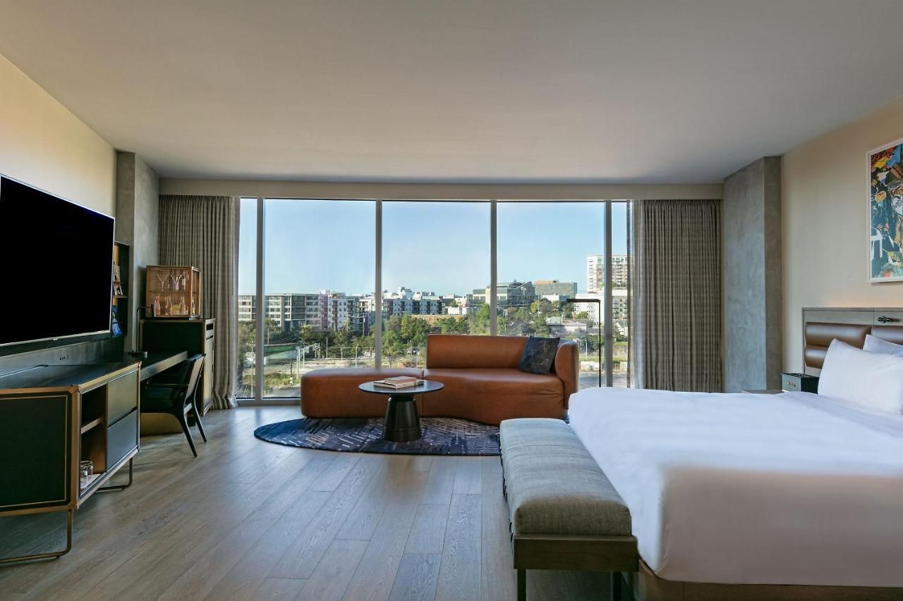 W Hotel 5*