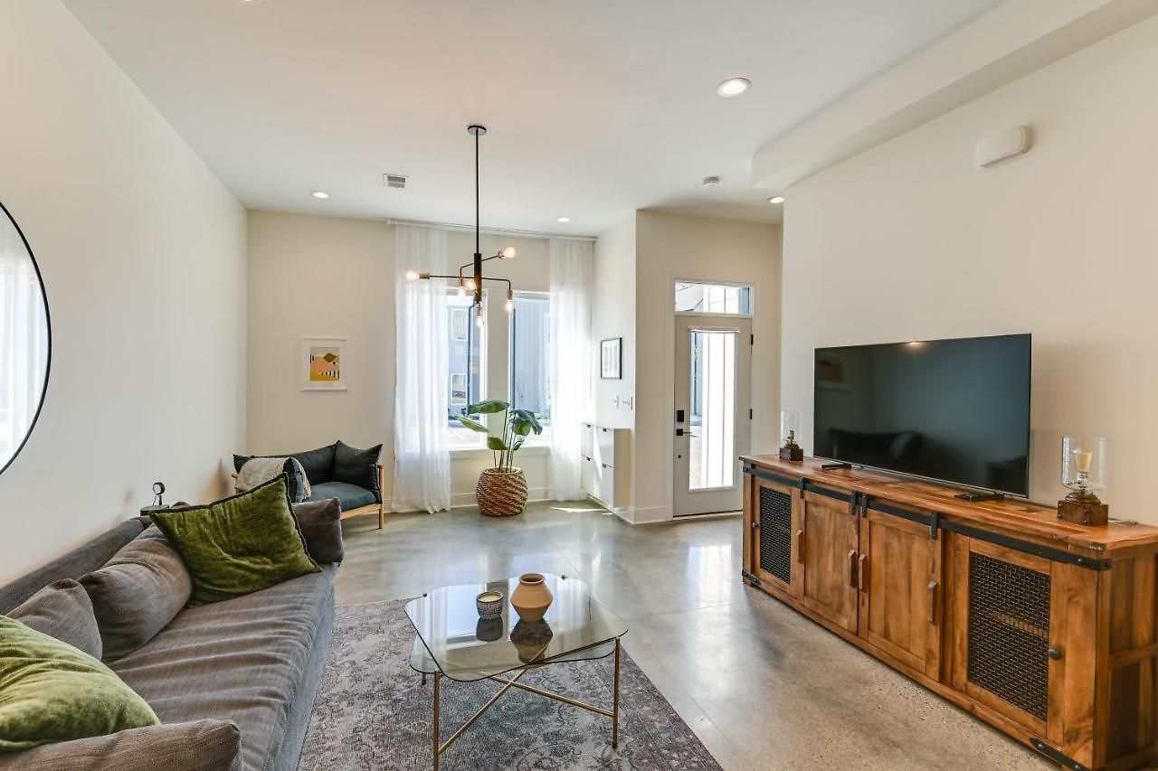 7 Mi To Dtwn Nashville: Modern Madison Townhome Holiday home Nashville