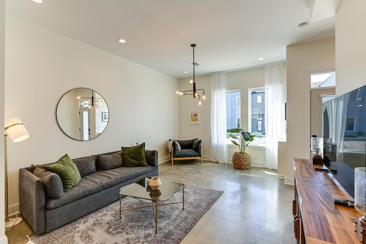 7 Mi To Dtwn Nashville: Modern Madison Townhome *