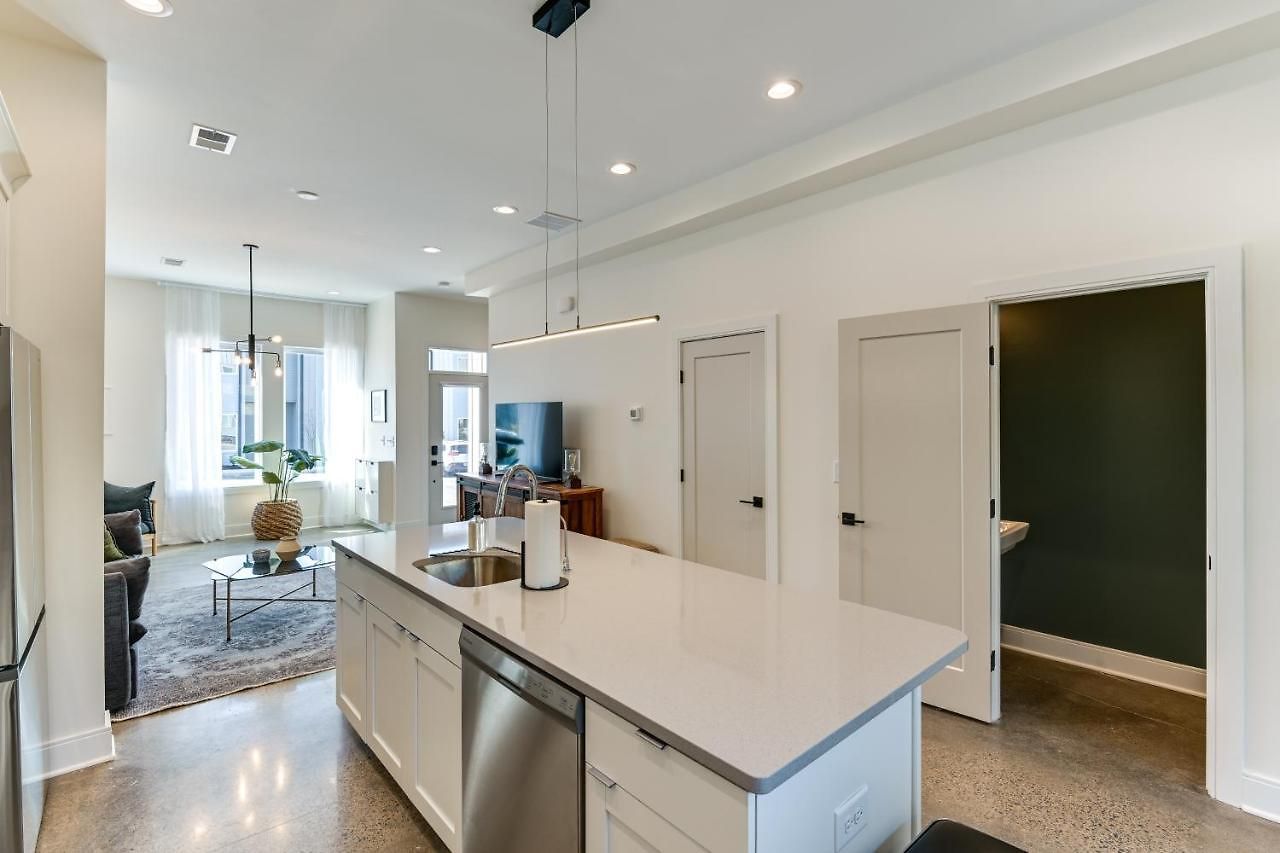 Holiday home 7 Mi To Dtwn Nashville: Modern Madison Townhome *