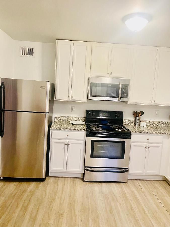 Apartment Cozy Condo, Minutes From Broadwy, Sleeps 5 *
