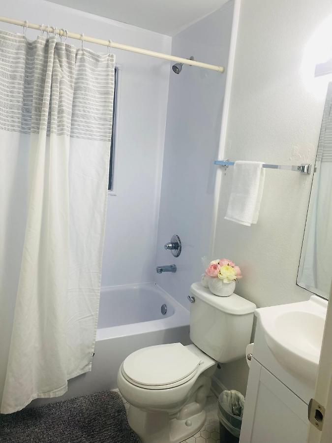 Apartment Cozy Condo, Minutes From Broadwy, Sleeps 5