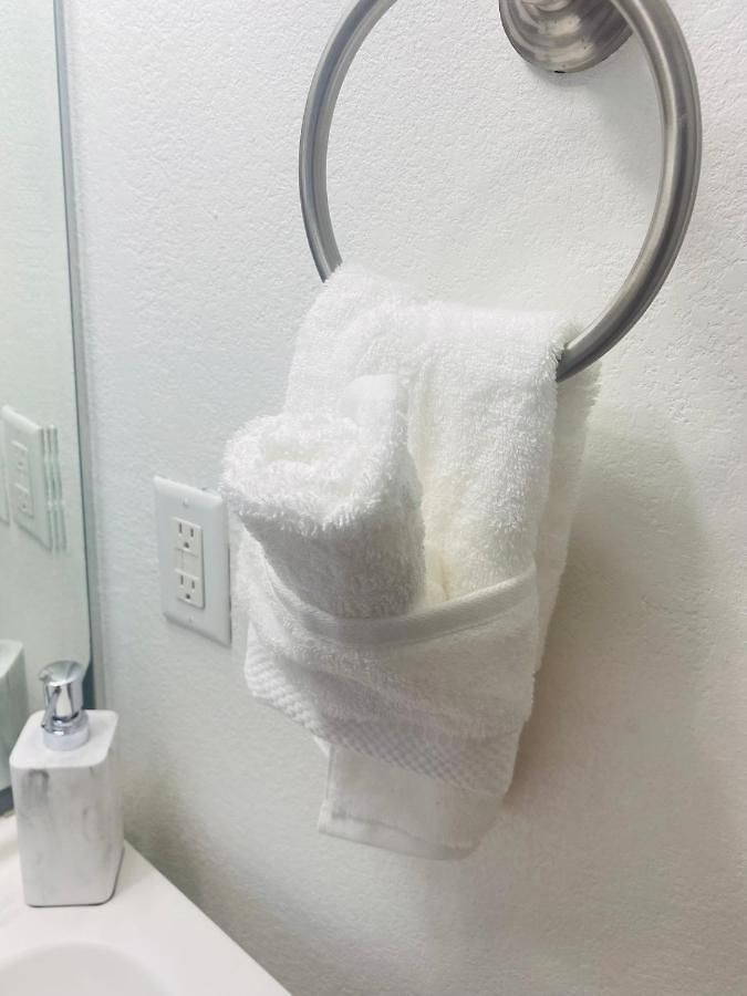 Apartment Cozy Condo, Minutes From Broadwy, Sleeps 5