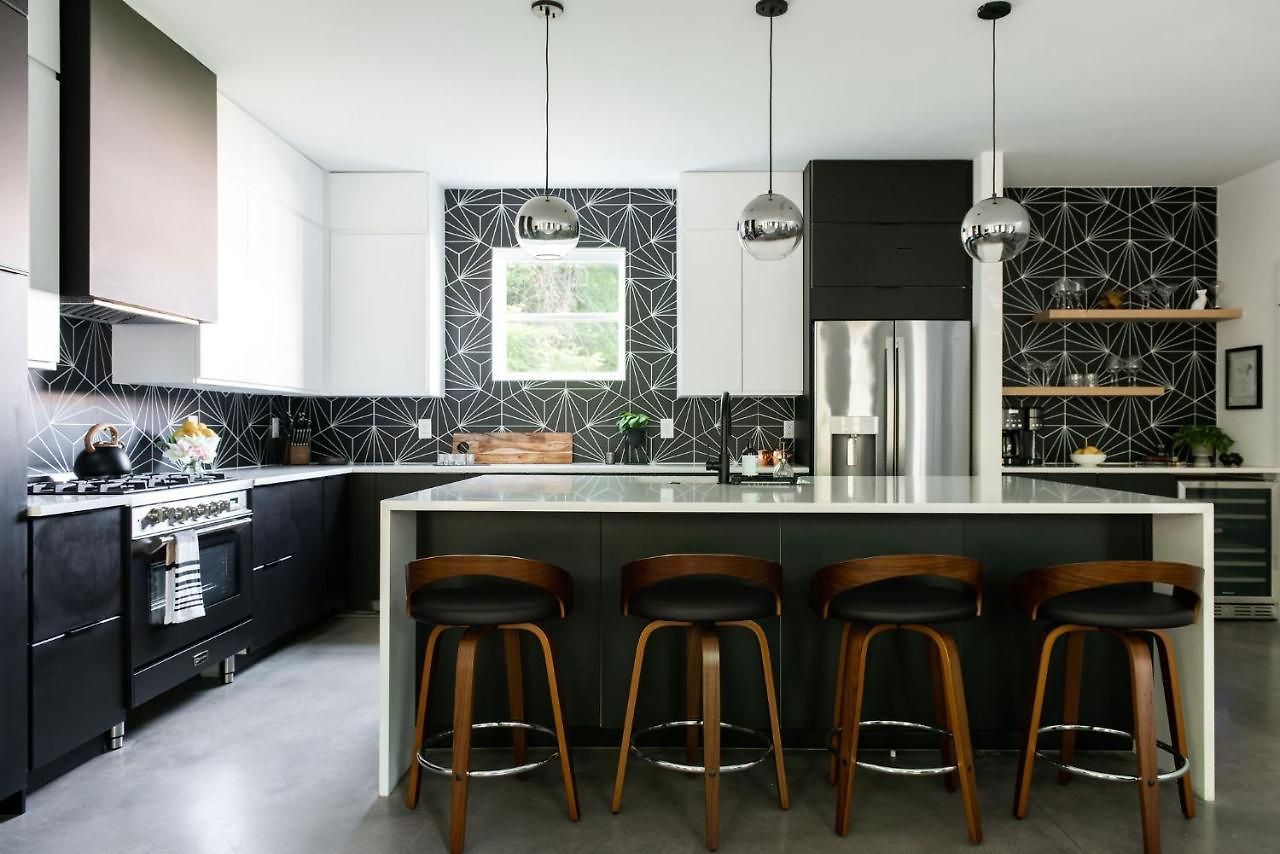 Gated Luxe With Rooftop, Bunk Room, & Parking, Sleeps 10 With King Suite, Queen & Custom Bunks, Gourmet Kitchen With Wine Fridge, Rooftop Patio, Dog Friendly, Dedicated Parking, Mins From Downtown And Broadway, 24 Hour Hospitality