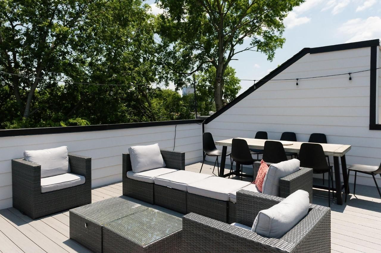 Gated Luxe With Rooftop, Bunk Room, & Parking, Sleeps 10 With King Suite, Queen & Custom Bunks, Gourmet Kitchen With Wine Fridge, Rooftop Patio, Dog Friendly, Dedicated Parking, Mins From Downtown And Broadway, 24 Hour Hospitality * Nashville