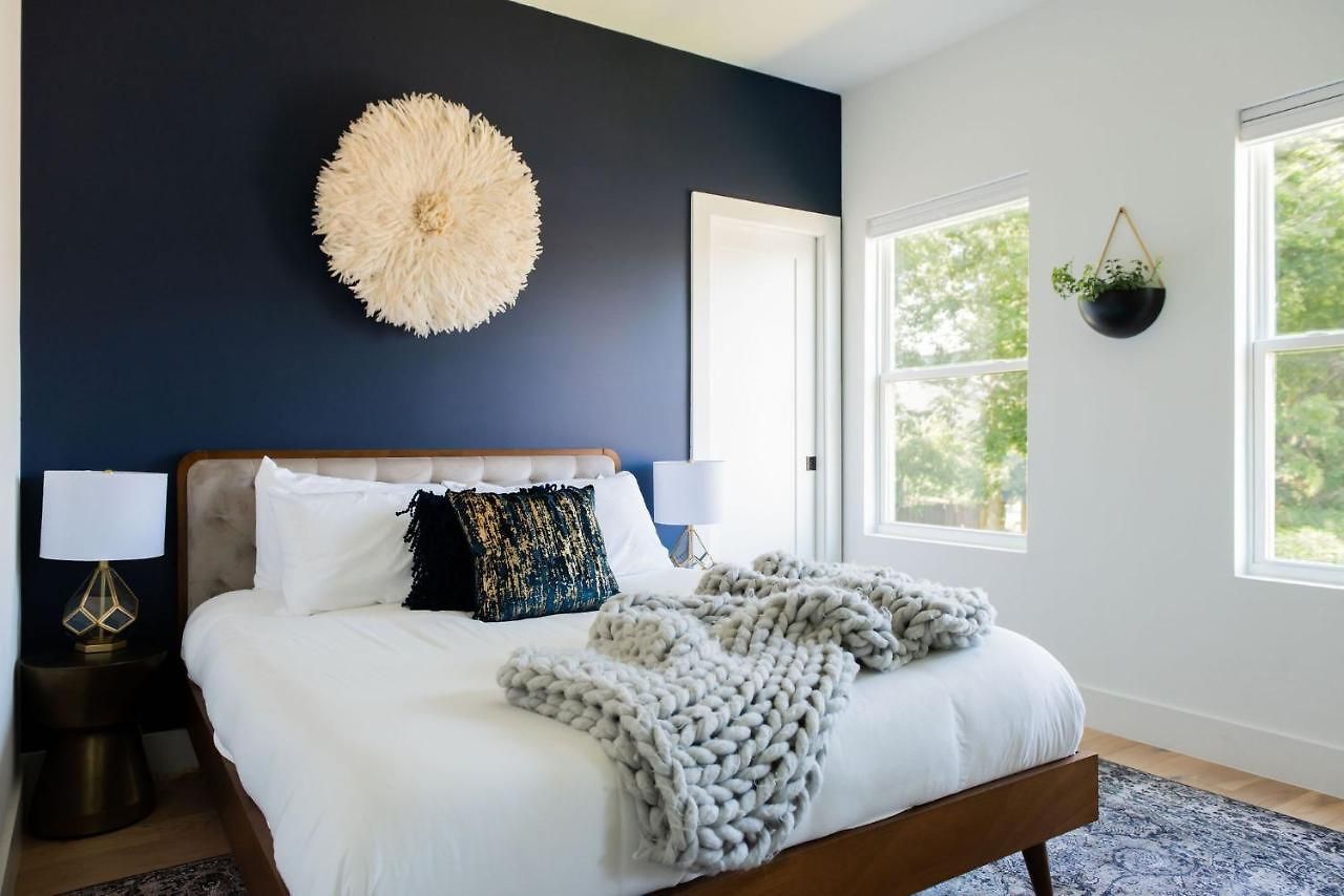 Gated Luxe With Rooftop, Bunk Room, & Parking, Sleeps 10 With King Suite, Queen & Custom Bunks, Gourmet Kitchen With Wine Fridge, Rooftop Patio, Dog Friendly, Dedicated Parking, Mins From Downtown And Broadway, 24 Hour Hospitality Holiday home *