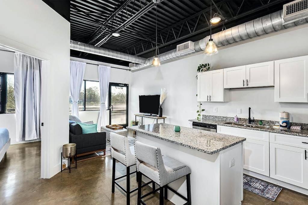 Brand New Near Downtown Nash W Washer Dryer