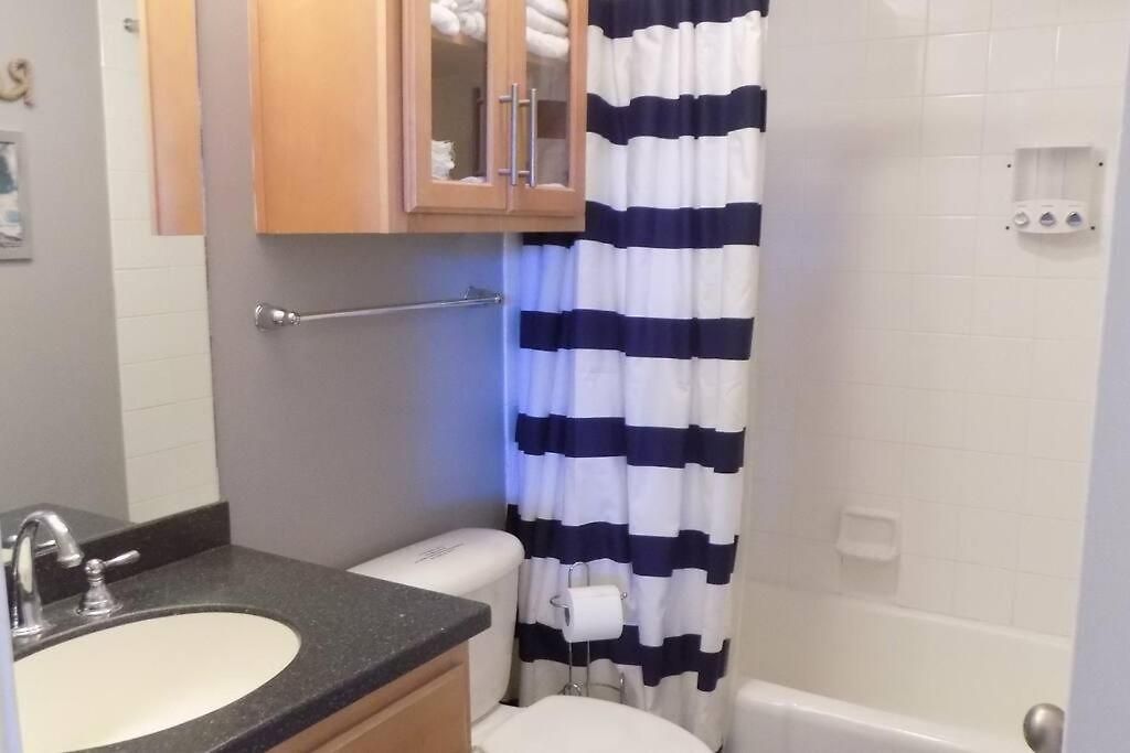 Captain's Quarters Riverfront #1 Apartment