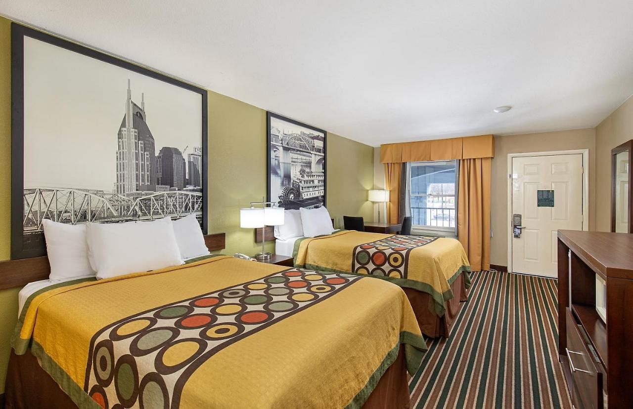 Super 8 By Wyndham West