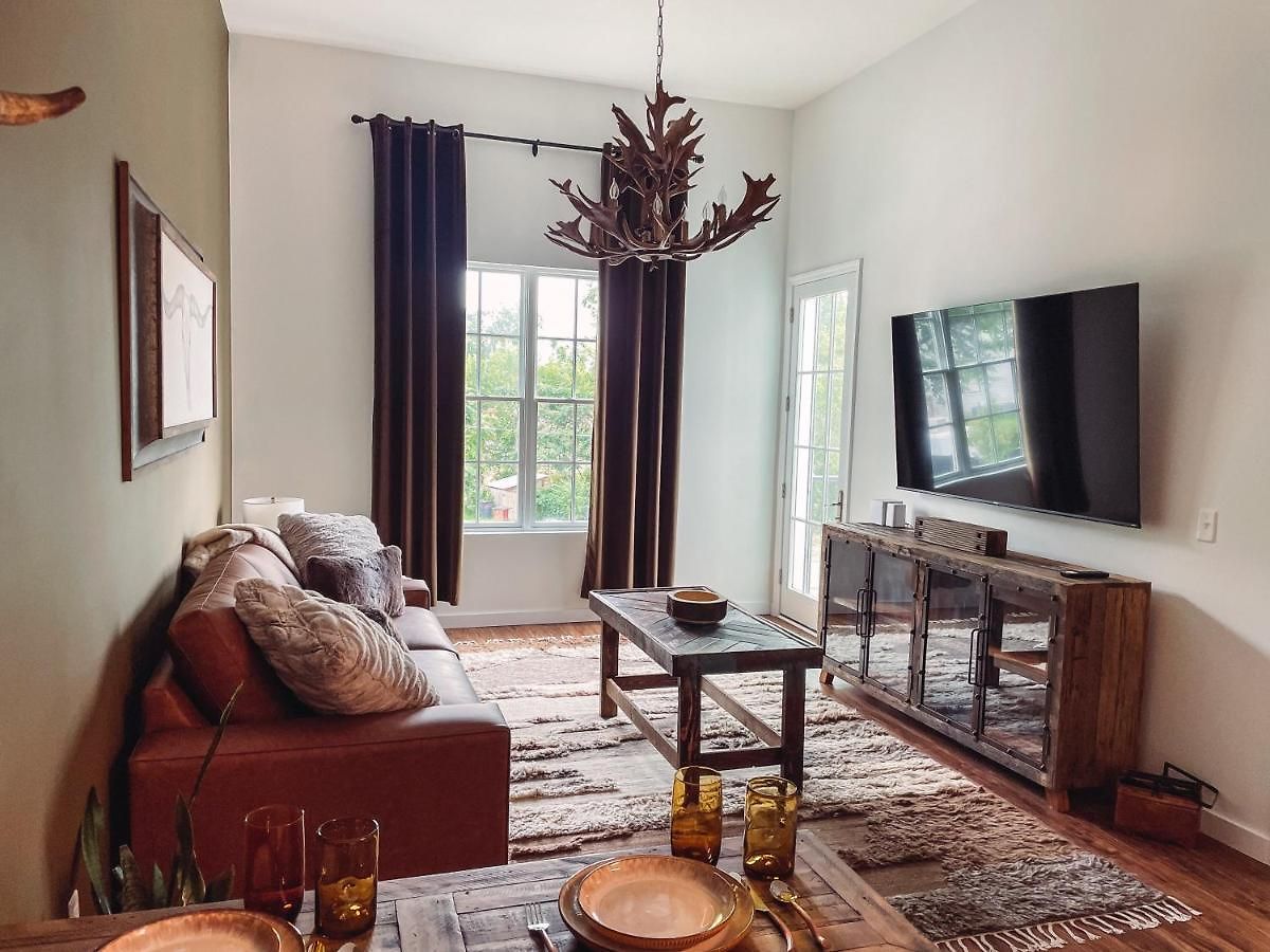 Holiday home Cozy - 2 Miles To Broadway & Free Parking