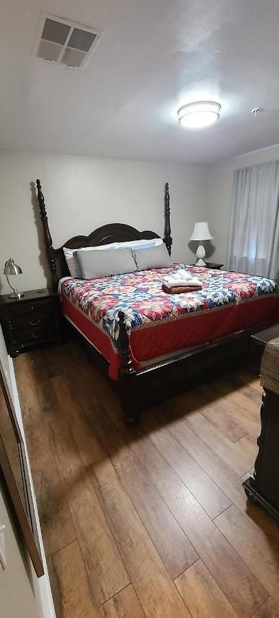 Apartment Captain's Quarters Riverfront #2 *