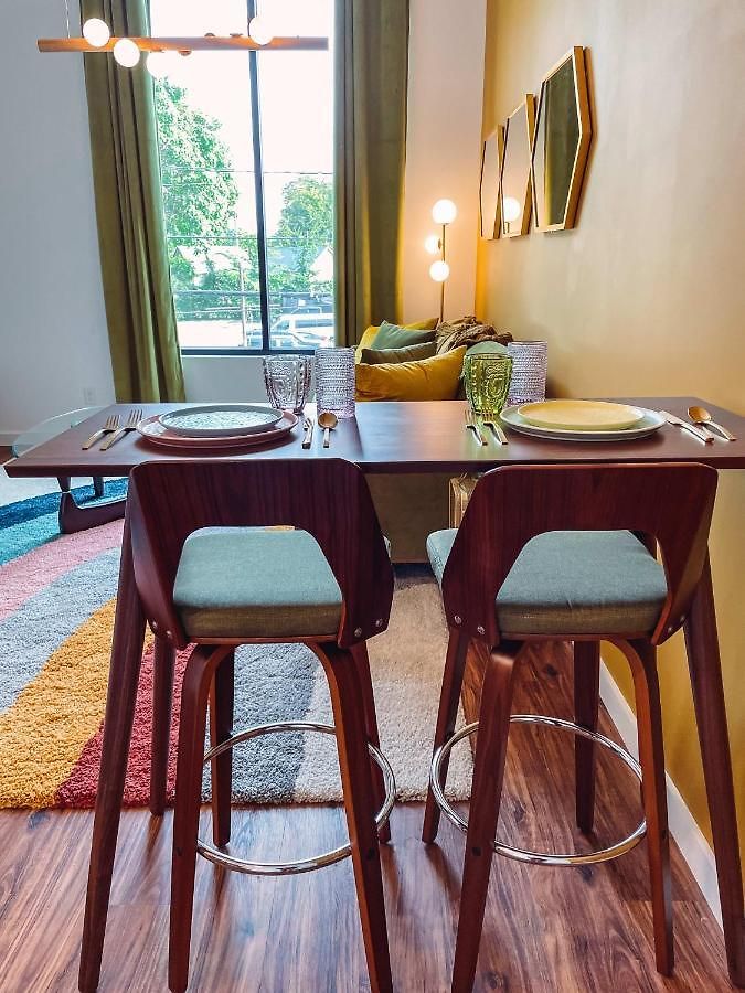 Vintage Vibes - Minutes From The Broadway Buzz Holiday home *