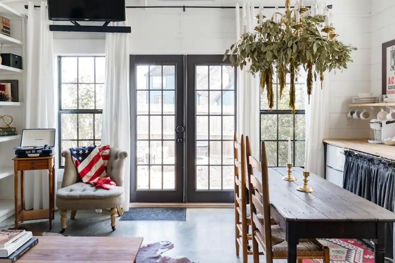 Hip, Cozy With A Fire Pit In Cleveland Park Holiday home *