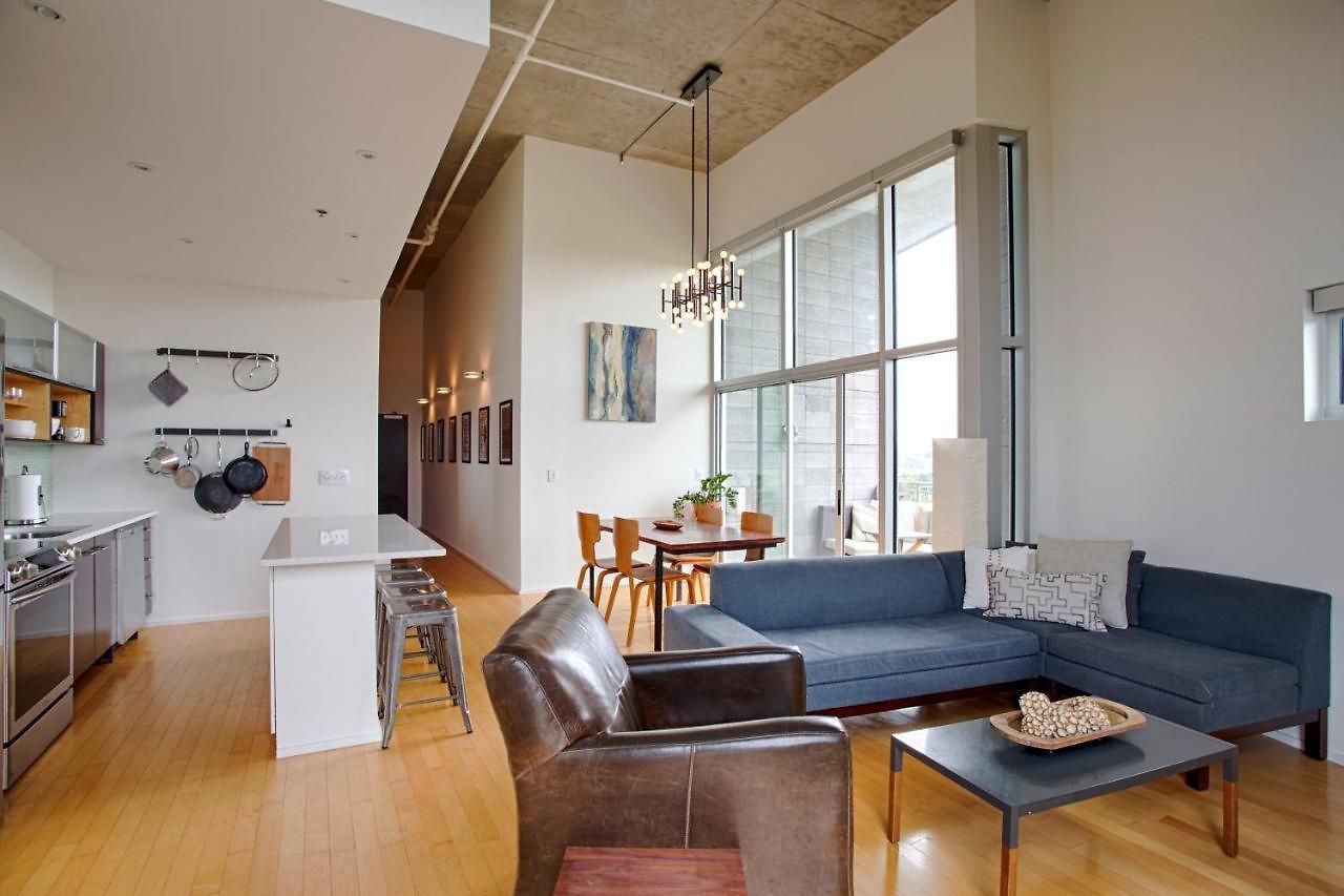 Luxe Two Bedroom Penthouse With Skyline Views, Internet, Gym * Nashville