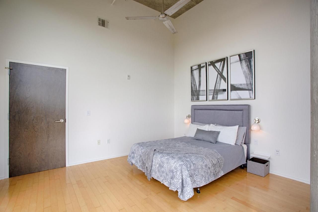 Luxe Two Bedroom Penthouse With Skyline Views, Internet, Gym Holiday home *