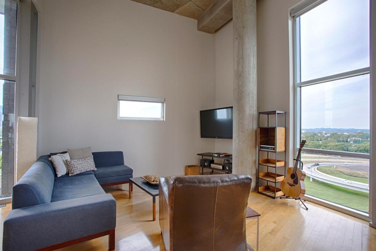 Luxe Two Bedroom Penthouse With Skyline Views, Internet, Gym * Nashville