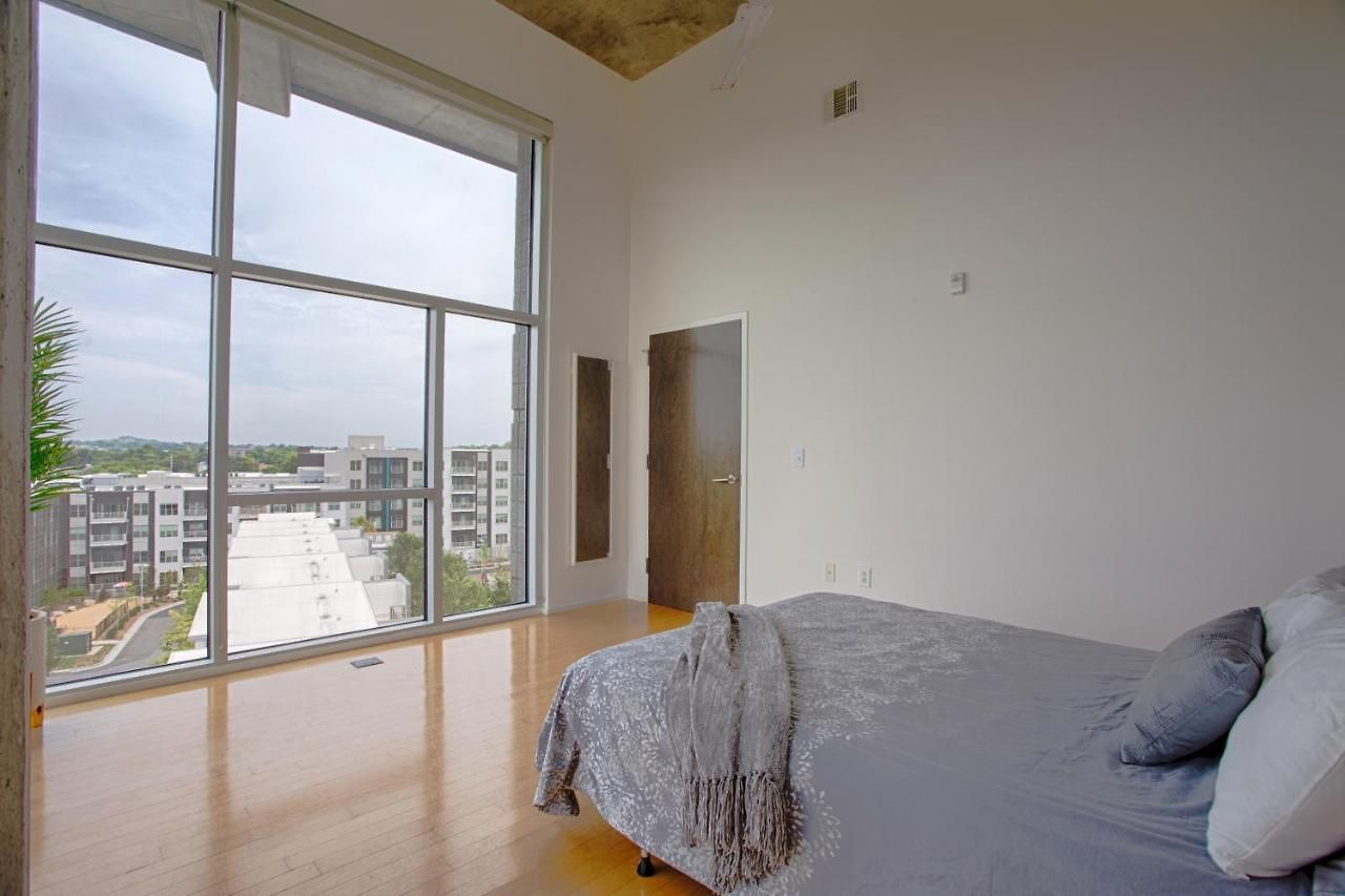 Luxe Two Bedroom Penthouse With Skyline Views, Internet, Gym Nashville