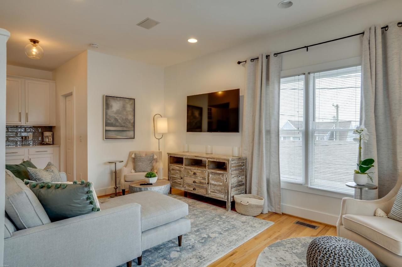 Holiday home Skyline Views From Shelby With Wifi, Fully Furnished, Pet Friendly & In Unit Laundry