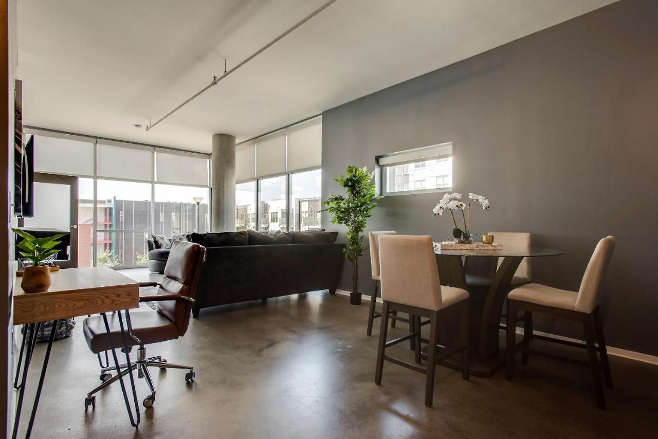 Sleek And Spacious In East! Holiday home