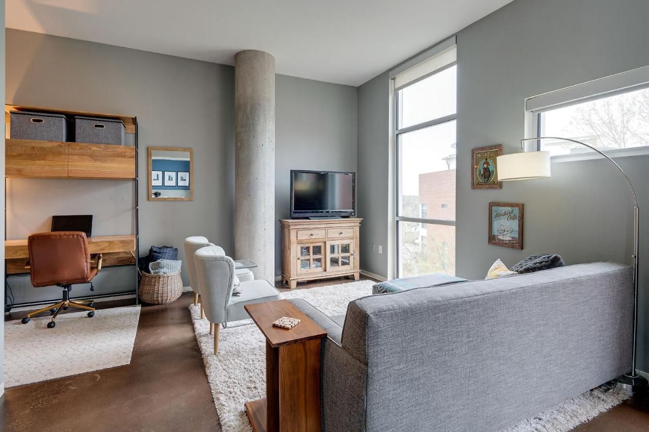 Smart, Stylish Music - Concierge, Restaurants, Gym, Rooftop Patio, Parking