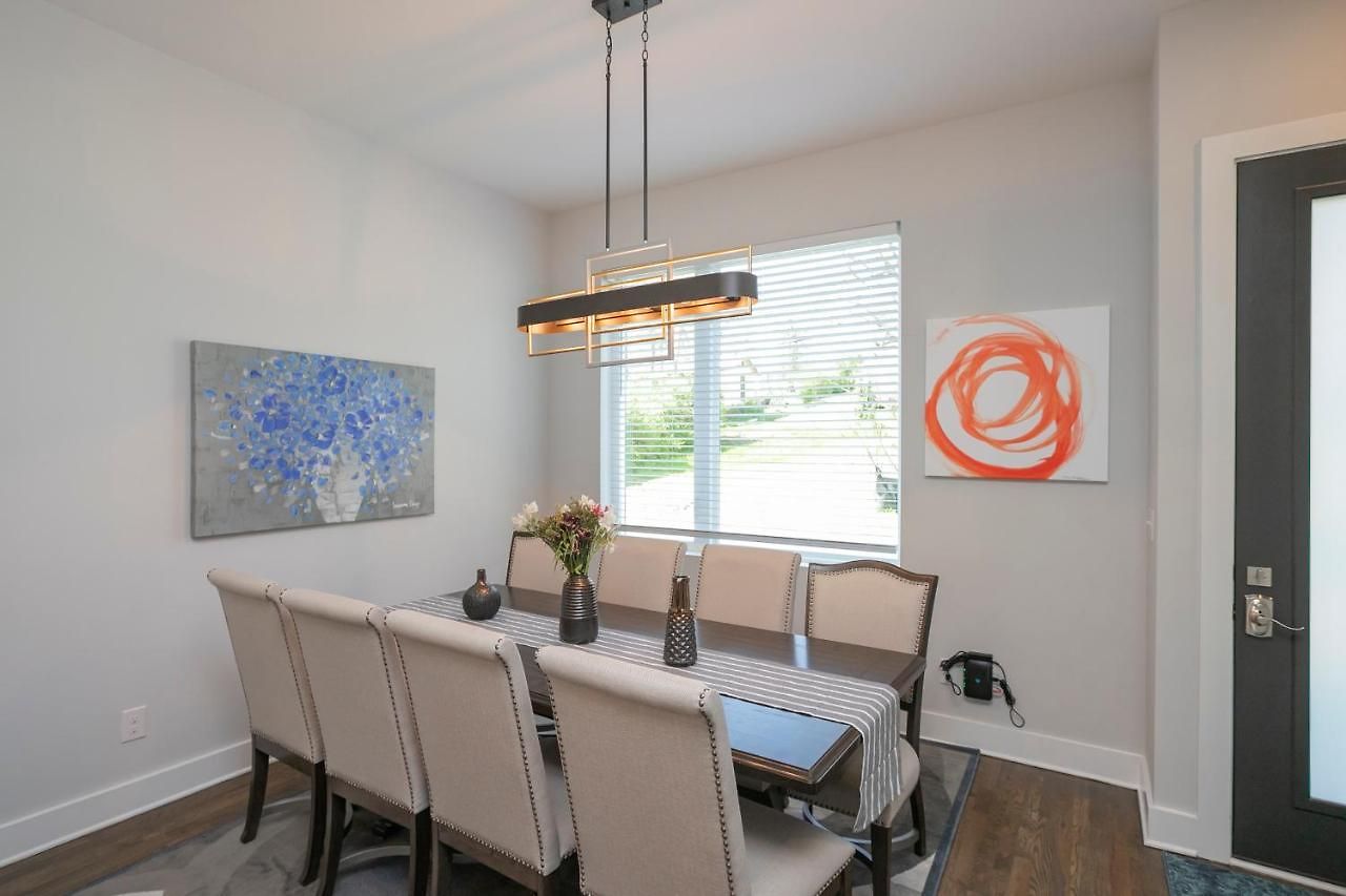 Luxury Townhome Skyline Views Mins To Dt Holiday home Nashville