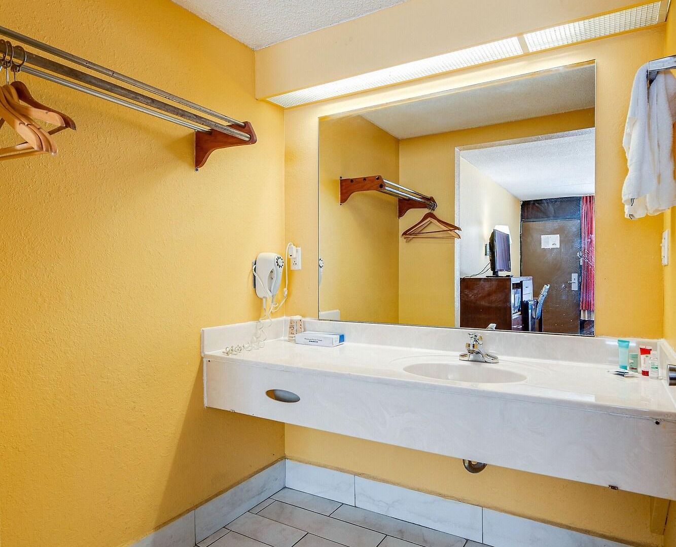 Hotel Days Bna St Thomas W Hosp