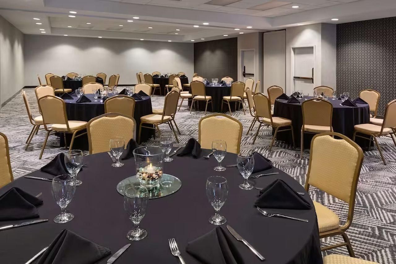 Hotel Radisson Airport 4*